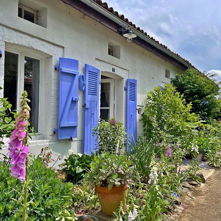 Villa Champs Chevrier Mezieres-sur-Issoire Exterior foto